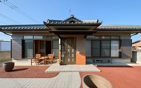 一棟貸切宿 空と家